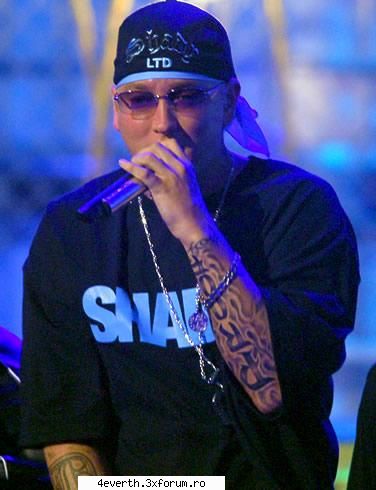 eminem are ochii albastrii 8->