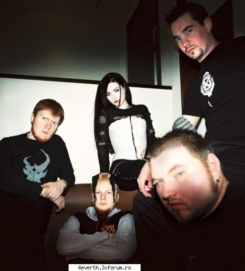 canta mai mult orice caz,is the best,chiar daca mai sunt trupaasta din cate stiu este amy lee