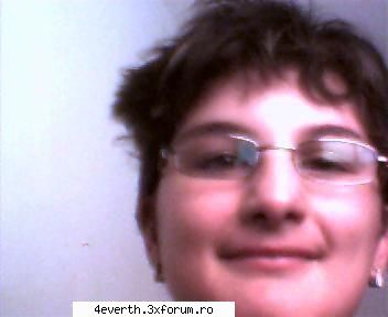 well,sunt andreea,am 14 ani,am ochii caprui,am parul brunet,imi place sa vb cu copiii,sa ies mele