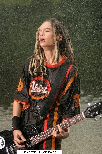 Funny pics and funny comment - B esti buna T: o....da....vai ce bine e....iubita - Kaulitz Twins