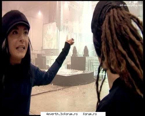 Funny pics and funny comment - B: Mai , omule , nu intelegi ca era bombonica mea - Kaulitz Twins