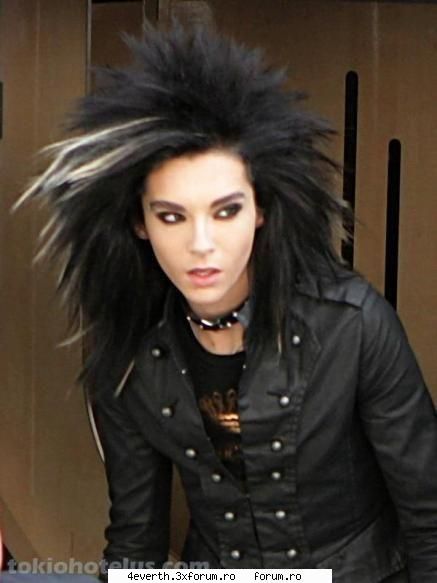 Funny pics and funny comment - B: A plecat sau n-a plecat ? T: Cine, ma ? B - Kaulitz Twins