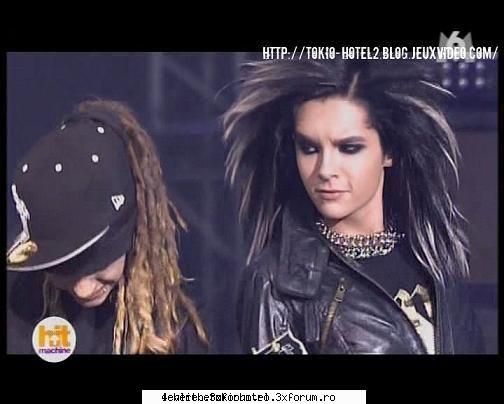 Funny pics and funny comment - B: Ce faci, ma ? T: M-am rusinat , nu vezi ? - Kaulitz Twins