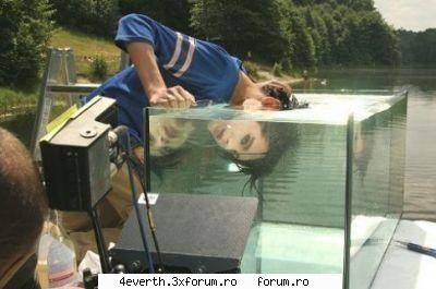 Funny pics and funny comment - B: Oare unde-i ? T: Ce cauti ? B: Pestisorul de - Kaulitz Twins