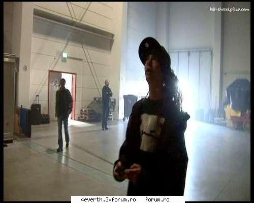 Funny pics and funny comment - (am uitat sa pun si poza asta ) T: Bai ..uite-l ! - Kaulitz Twins