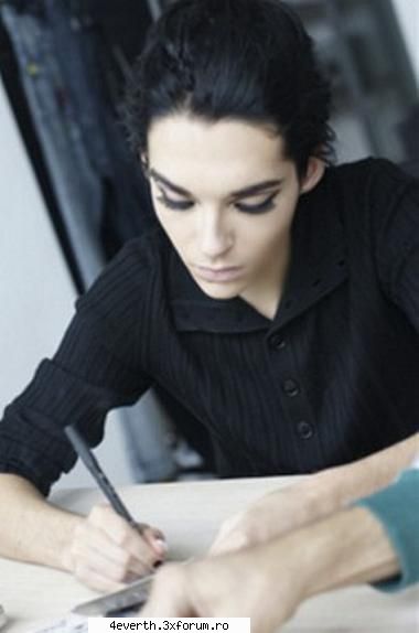 Funny pics and funny comment - B: Draga Mos Craciun,te rog ca in acest an sa imi - Kaulitz Twins