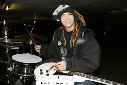 Funny pics and funny comment - Hi T: ia uite!!! Pot sa cant si la tobe si la - Kaulitz Twins