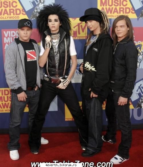 Funny pics and funny comment - B: asa baby..sunt dur...rawr T: Bill..lasa dreq - Kaulitz Twins