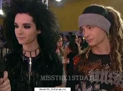 Funny pics and funny comment - X: stiti vreo manea acum ca sunteti in Romania? - Kaulitz Twins