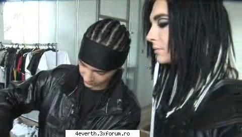 Funny pics and funny comment - T: bagi,invarti si scoti,mare facultate B: ba - Kaulitz Twins