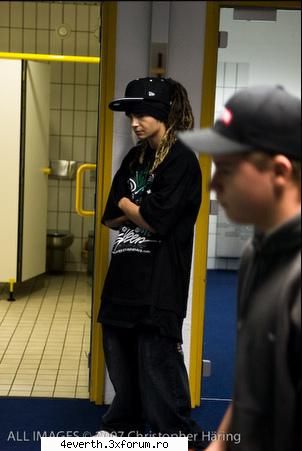 Funny pics and funny comment - Bietul Bill T: iar ii ia cascatului aluia 2 ore - Kaulitz Twins