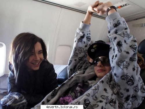 Funny pics and funny comment - B: Tom nu te intinde T: de ce? B: iar ai - Kaulitz Twins