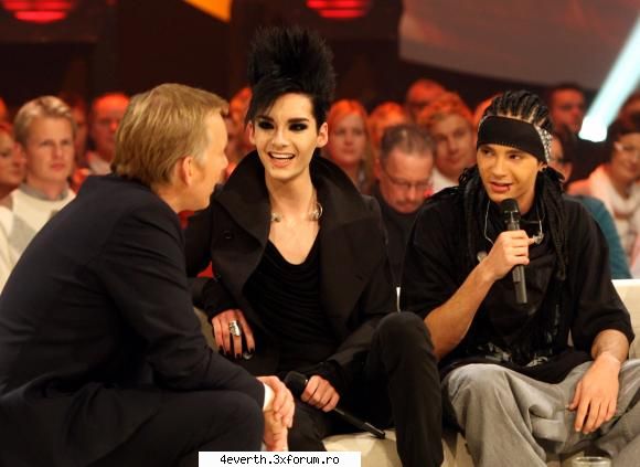 Funny pics and funny comment - B: tii microfonul ala parca freci pula T - Kaulitz Twins