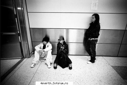 Funny pics and funny comment - B: sunt singurel bing-bang T: da taci!!!:x...ca - Kaulitz Twins