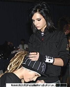 Funny pics and funny comment - Doamne Zuz,deci nu mai pot!!Am cazut de pe scaun - Kaulitz Twins