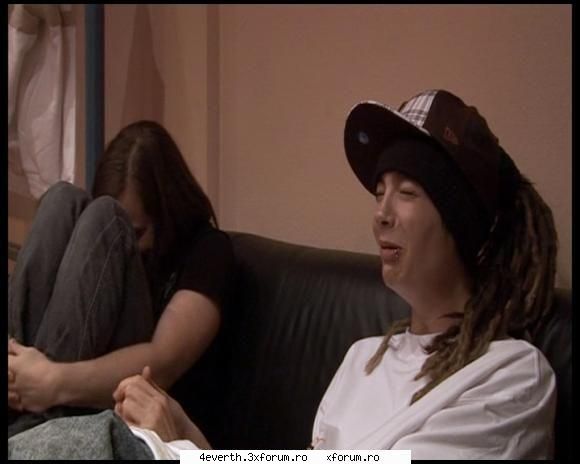 Funny pics and funny comment - T m-am lovit la degetel! - Kaulitz Twins