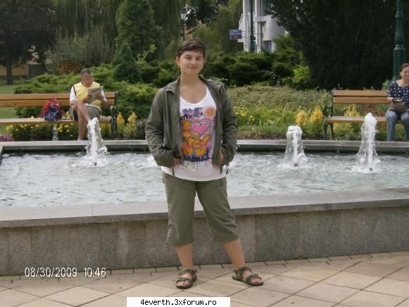 Hello!!!This is me! - Aceasta sunt eu e facuta in Ungaria cand am fo in - Pics whit us