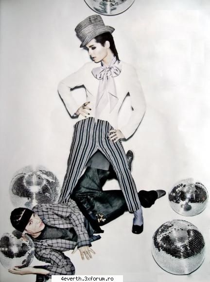 Kaulitz Photos - Bah Tom asta ajunge intre picioarele oricui - Kaulitz Twins