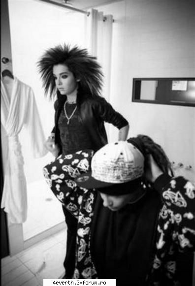 Kaulitz Photos - Ce se mai aranjeaza Tom asta Ce i-as mai turna - Kaulitz Twins