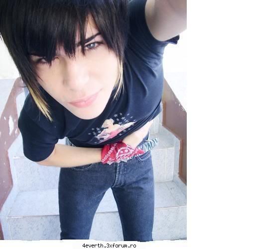 O clasa de nebuni - Cata � pai daca il vezi asa zici ca e un emo - Fan Fiction