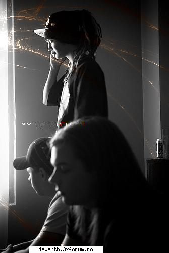 Photos - Daca vrei giffuri,da Si am si poze Daca nu,cere - Tom Kaulitz
