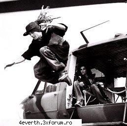 Photos - Don't Jump!!! Please don't jump! - Tom Kaulitz