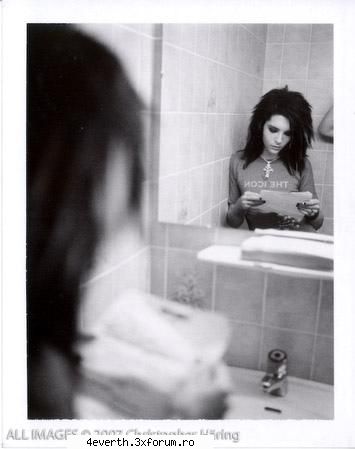 Poze - Asa....sa citim in oglinda - Bill Kaulitz