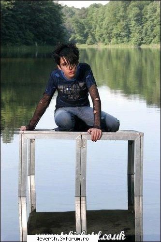 Poze - Ce'mi place de el cand are frizura asta - Bill Kaulitz