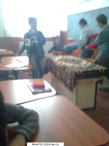 Poze haioase si crazy - Tot in ora de geogra ! DATUL CU BANCA ! In loc de - Pics whit us