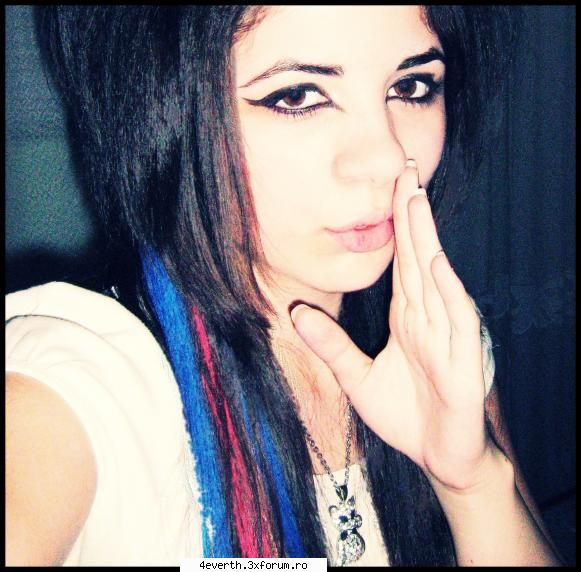 ~tatyanna !!!~ doamnee taci s.a ascuns dupa boxa imensa exact cand i.a dat jos